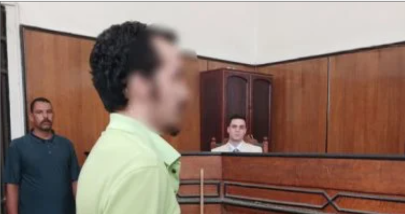 "كانت بتيجيلي تهيؤات".. طالب جامعي يبرر قتل والدته بـ12 طعنة أمام جنايات الزقازيق